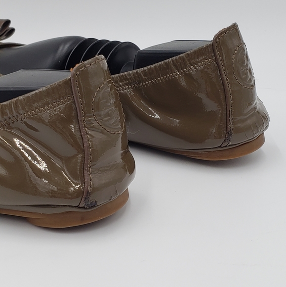 Tory Burch Eddie Bow Patent Leather Flats Olive Green Womens 8 - Picture 12 of 16